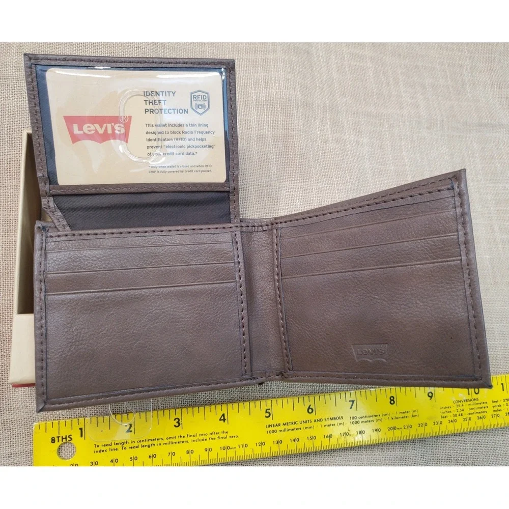 Levis Mens RFID Blocking Bifold Brown Leather Wallet 31LP220088